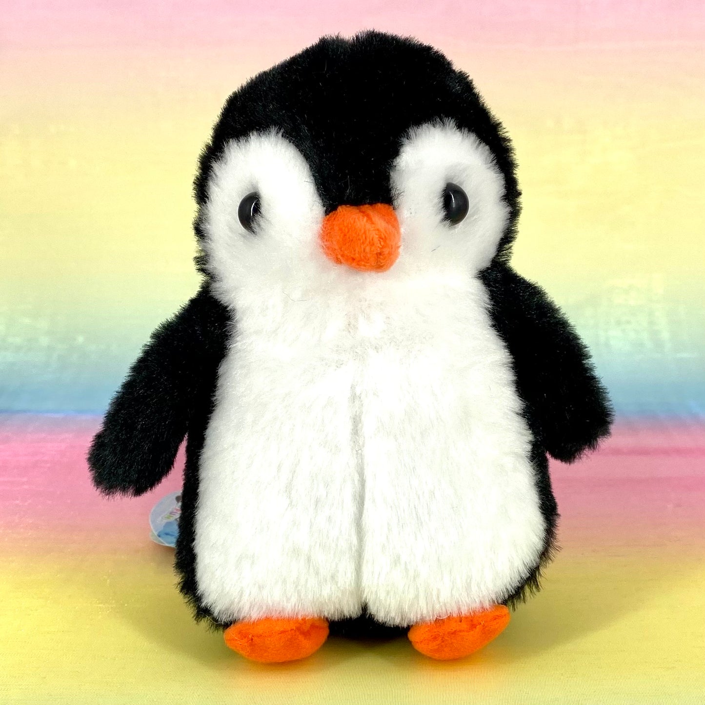 Tanoshi Tudoi Penguin Island -  Black & White Penguin - Small